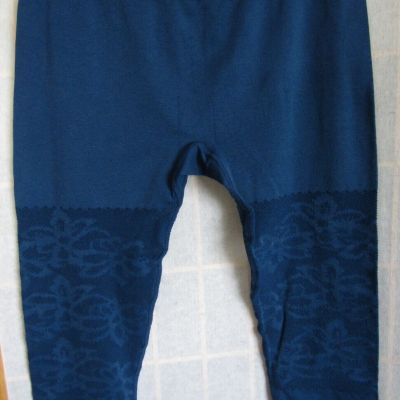 Fabletics Deep Blue Capri Yoga Leggings Workout Polyester/Spandex Woman Pant M