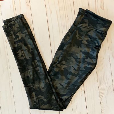 SPANX Faux Leather Shiny Black Camo Leggings #20185R XS Extra Small