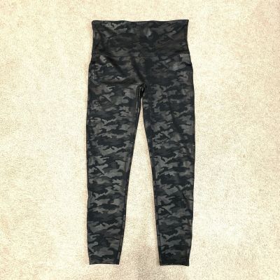 Spanx Faux Leather Camo Leggings in Black Camouflage Size 1X