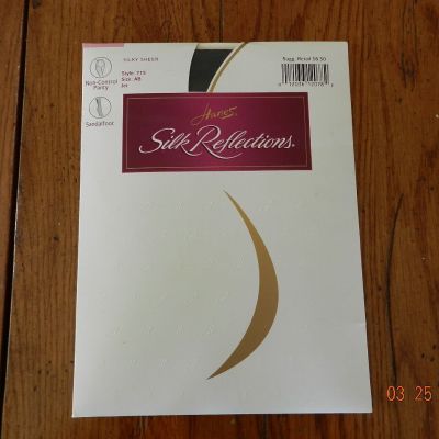 Hanes Silk Reflections Silk 715 sz AB Jet pantyhose sandalfoot non-control panty