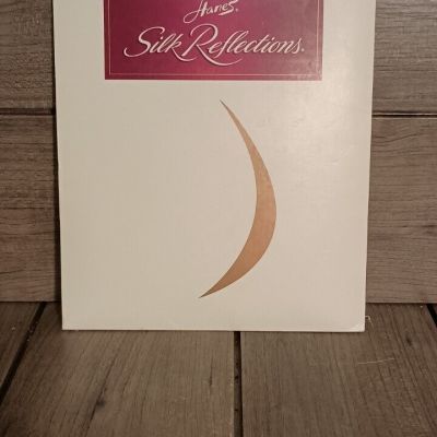 Hanes Silk Reflections Silky Sheer Thigh High Pantyhose Size AB Travel Buff 720