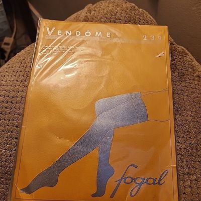 FOGAL VENDOME 239 FAUBOURG PANTYHOSE. SIZE SMALL
