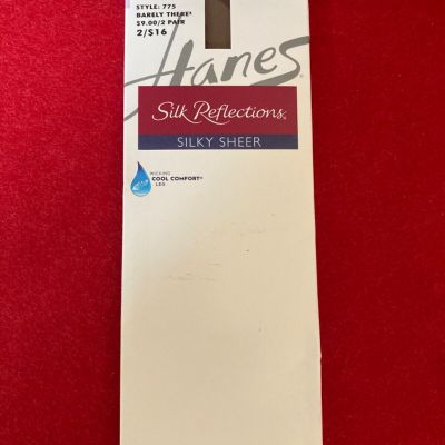 2 Pairs HANES Silky Sheer Reinforced Toe KNEE HIGHS Barely There  Style #775