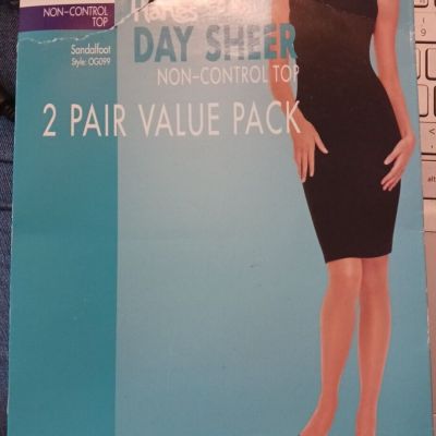Hanes Day Sheer Non-Control Pantyhose BARELY THERE Sandalfoot Size AB  1 pair