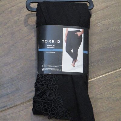 TORRID BLACK LACE APPLIQUE CROP LEGGINGS WITH POCKETS SIZE 2 (2X/ 18-20) NEW