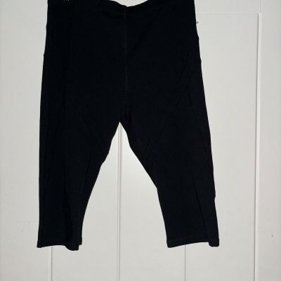 Fabletics Capri Legging Athletic Workout Running Walking Gym Yoga Women L