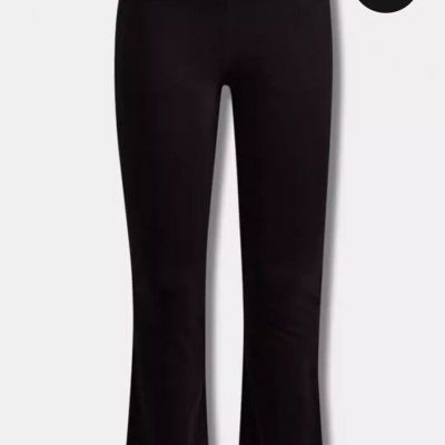 Torrid Size 1 Full Length Slim Boot Pocket Legging. Black. New Without Tags.