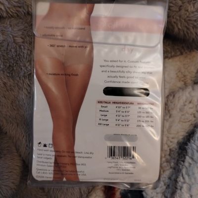 SOLUTIONS PANTYHOSE by Hanes Comfort Control Size M black silky soft sheer leg