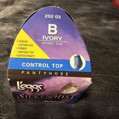 VINTAGE LEGGS SILKEN MIST CONTROL TOP IVORY B 1 PAIR PANTYHOSE