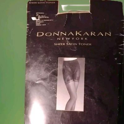 Vntg Donna Karan Nylons 2002 New York  Ultra Sheer Tall DK Palomino White NIB
