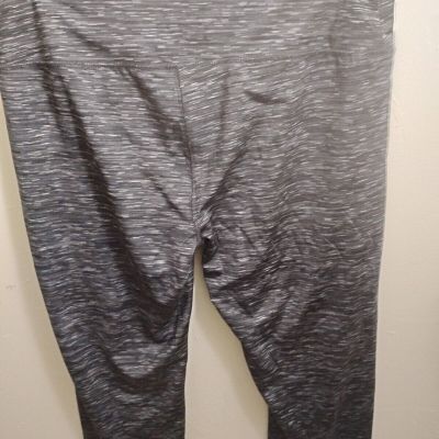 RBX Size L Women's Grey & Black Capri Leggings