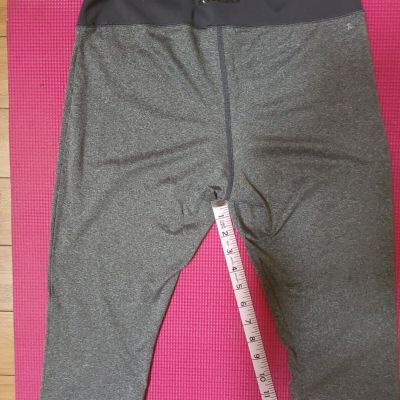 Lt Gray Leggings Womens Size M Yoga Workout Fitness Pants Stretch Capri