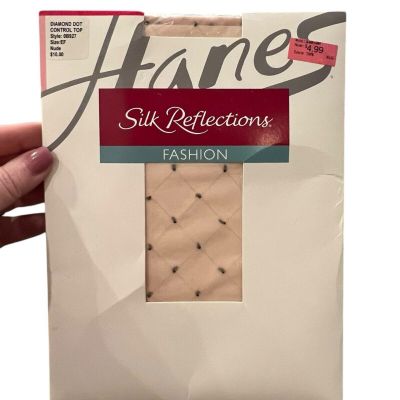 Hanes Silk Reflections Pantyhose Control Top Style 0B927 EF Diamond Dot Nude NEW