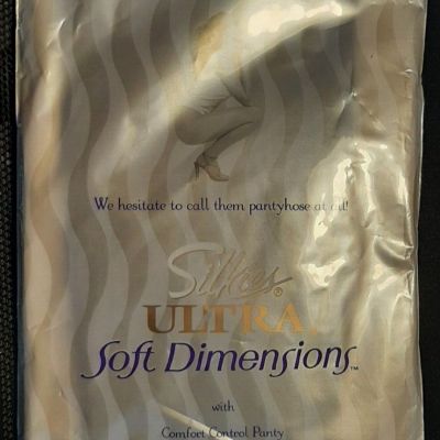 Vintage Silkies Ultra Soft Dimensions Pantyhose Size Queen Navy Blue Japan