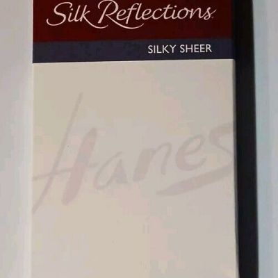 Vintage Hanes Silk Reflections Kneehighs Reinforced Toe Barely There