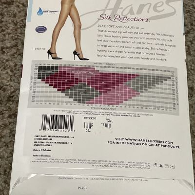 Hanes Silk Reflections Pantyhose Size AB Navy Blue 717 Control Top Sheer Toe NEW
