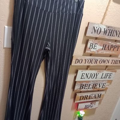 No Boundaries Sz XL Black And White Leggings