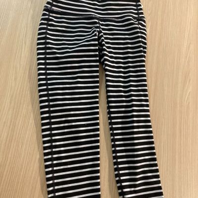 Athleta Striped Chaturanga Capri Leggings Style 243095 Black White XS Xtra Small
