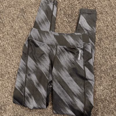 Reebok Black and Gray Workout Athletic Leggings Size XS