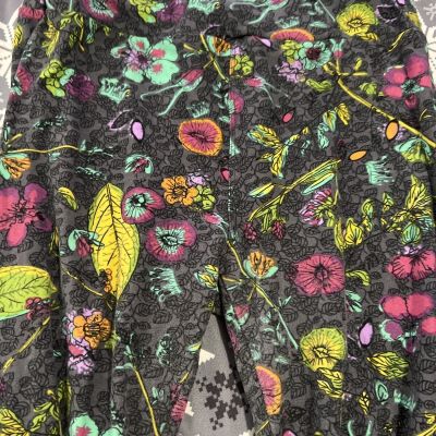 LuLaRoe One Size Leggings Gray Either Flowers And Leaves