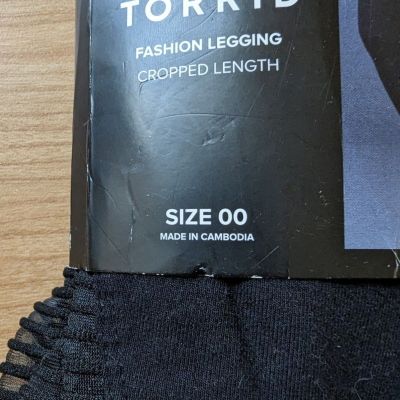 Torrid NWT Size 00 M/L Black Fashion Cropped Leggings