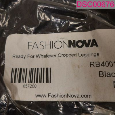 Fashion Nova Bozzolo Women's Black Cropped Leggings Capri Pants Medium RB4001