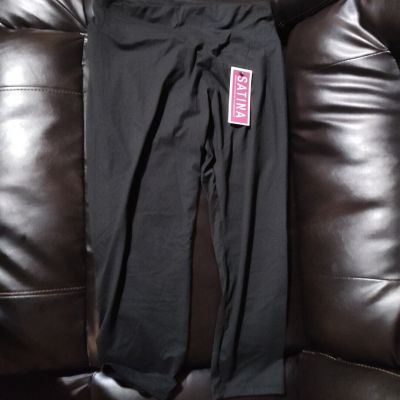 SATINA High Waisted Capri Leggings Plus Size Black -Work Out