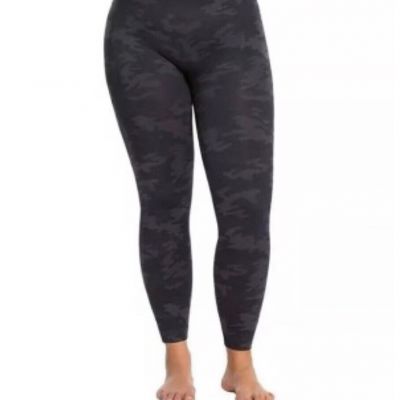 Spanx Size 2X Plus Size Seamless Look at me Leggings in Black Camo NEW!