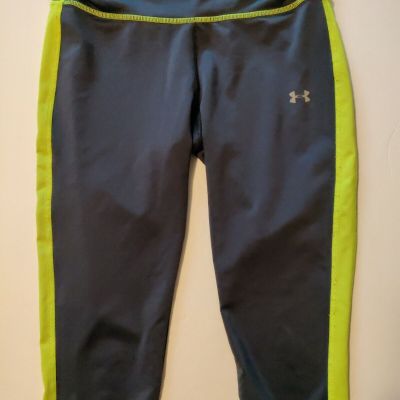 Under Armour woman's size XS fitted leggings gray with green trim capris style