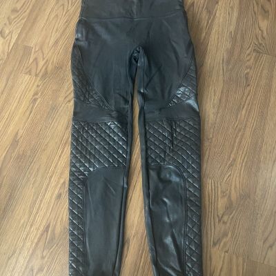 Spanx Size Medium Quilted Faux Leather Leggings Very Black Style 20248R