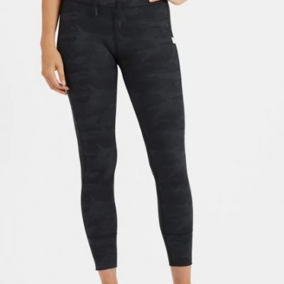 Vuori The Rise The Shine Womens Black Camo Leggings - Size Medium