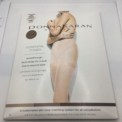 Donna Karan Luxury Hosiery Nudes Dark Brown Enhanced Pantyhose Size Small B04