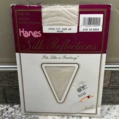 HANES Silk Reflections Silky Sheer SANDALFOOT Pantyhose #715 PEARL Size AB NOS