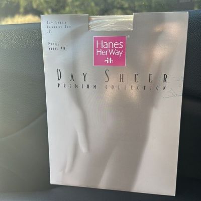 NOS Hanes Her Way Day Sheer Control Top Pantyhose Pearl Size AB J51
