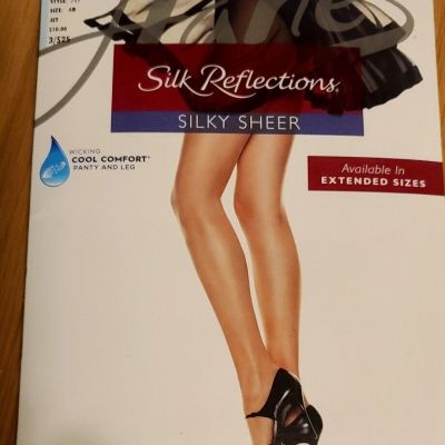 Silk Reflections Hanes Control Top Sheer Toe Style 717 Pantyhose / Size AB