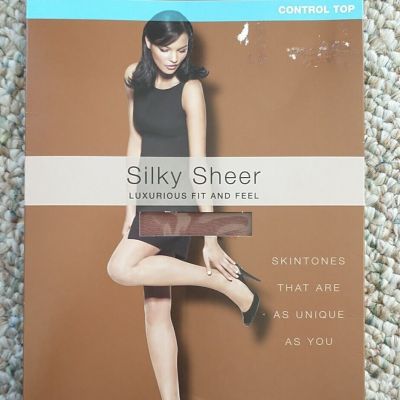 NEW Hanes Silky Sheer Control Top Panty Hose Sheet Toe Barely There size SMALL