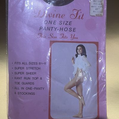 VTG Divine Fit One Size Fits All Pantyhose Beige Max. Hips 40” NIP