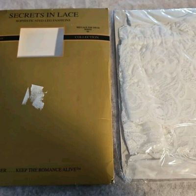 Secrets In Lace #9823 Thigh High Stockings Lace Top White XL New Germany