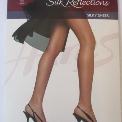 HANES SILK REFLECTIONS CONTROL TOP SANDALFOOT STYLE 717 SIZE AB PEARL