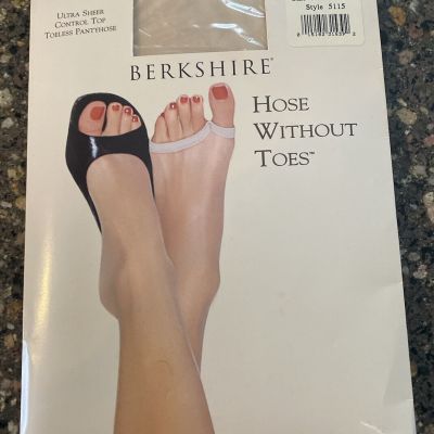 NEW BERKSHIRE HOSE WITHOUT TOES SZ 4 NUDE ULTRA SHEER CONTROL TOP TOELESS  #5115