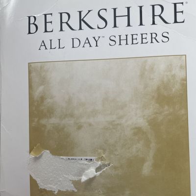 Berkshire All Day Sheets Size 1x -2x Queen Reinforced Toe Color Ivory