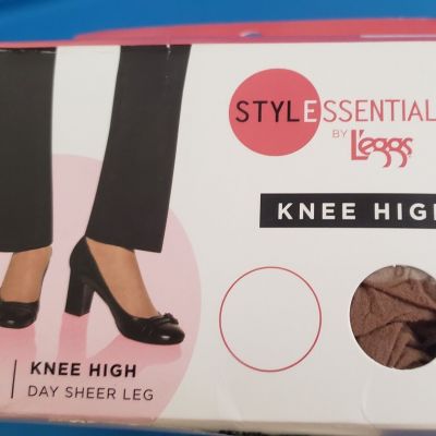6 Packs L'eggs Knee High Style Essentials 5 Pair Each Total 30 Pair Sheer Leg