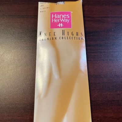 Hanes Her Way Knee Highs Premium Collection Buff Color
