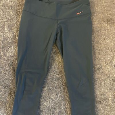 Nike Dri-Fit Capri Leggings Medium Size Work Out/chill Time/ Athletic