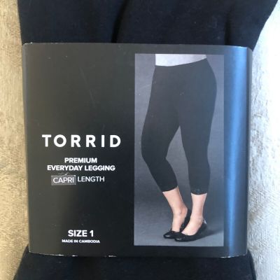 NEW - UNWORN ! TORRID • Capri length Premium Leggings • Sz 1x Black + Lace Trim