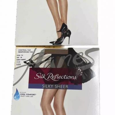 Silk Reflections 2 Pr 2016 Sheer Panty Hose Size AB Color Natural & Barely There