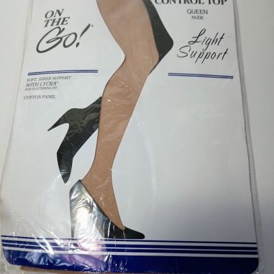 On the Go Light Support Control Top Pantyhose w/ Lycra Light Support Nude Queen