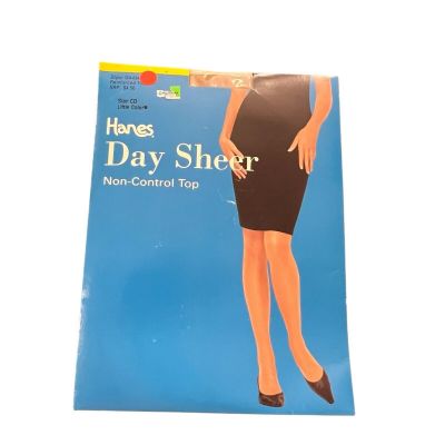 Hanes Day Sheer Non Control Top Little Color (Beige) Pantyhose Size CD NIP 2004