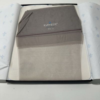 VINTAGE Kayser Hosiery-Seamless-PussyWillow Sz8.5M X 2 *NEW