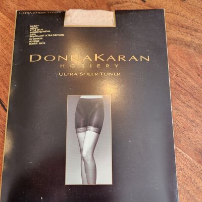 Donna Karan Size Medium DK Buff Ultra Sheer Toner Pantyhose OOC10 NWT